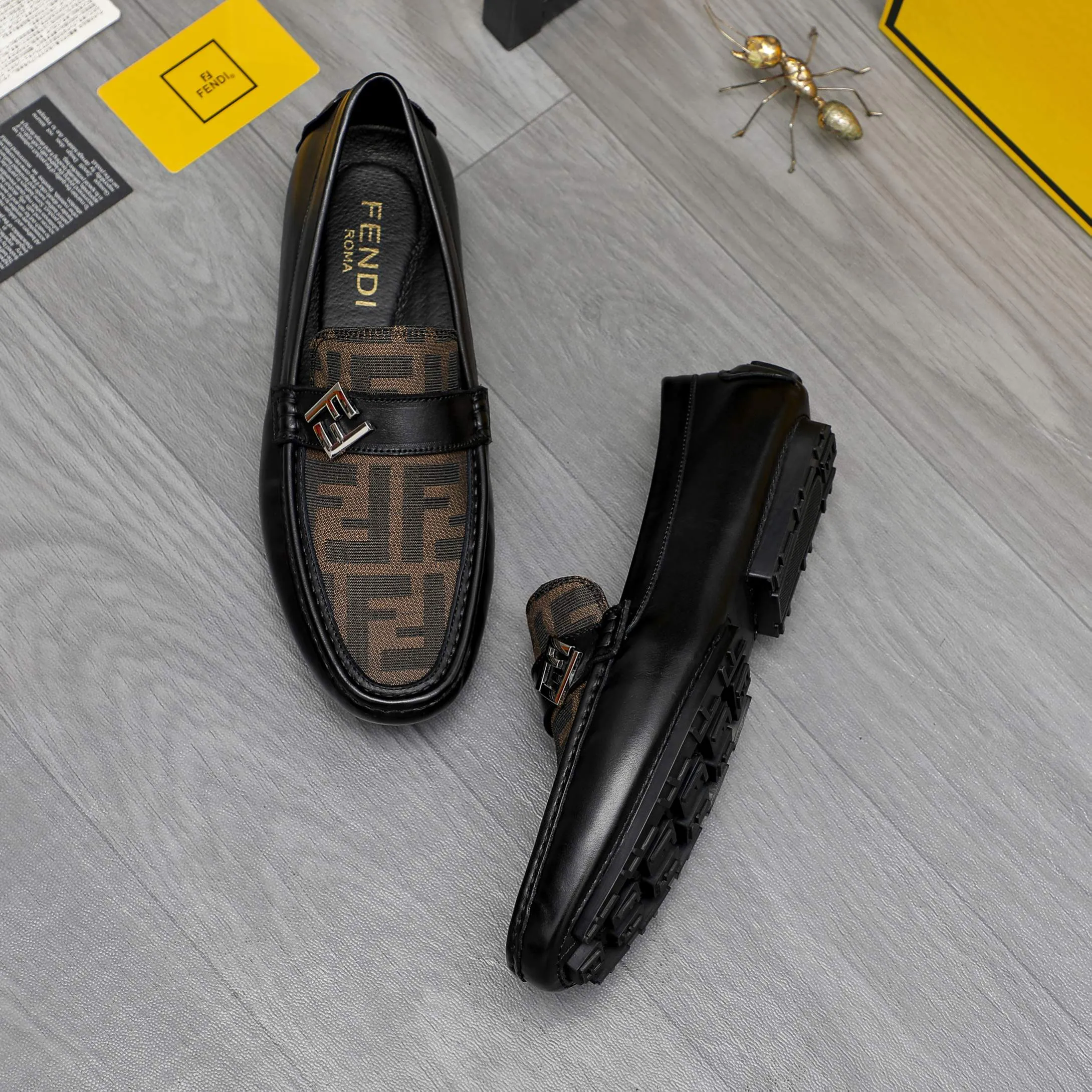 Men's shoes 💰400 Product trademark: FENDI "Fendi" casual slip-on shoes Regular size: 38-45 (45. Customized, non-returnable) Product materials: Selected breathable woven pattern stitching cowhide upper, pigskin lining, rubber outsole